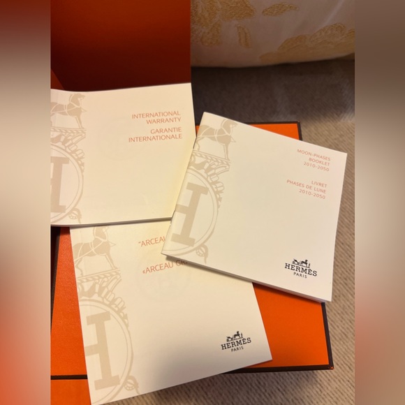 Hermes heure H watch, small model w/ diamonds & alligator strap. Retails $6,250+ - Picture 12 of 17